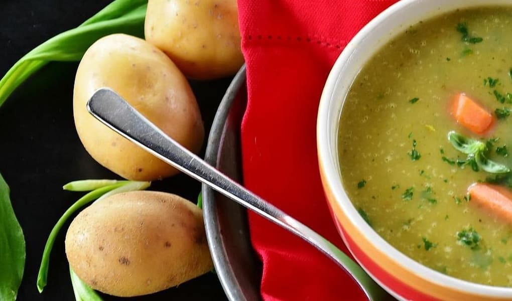 CALDO VERDE COM MANDIOCA