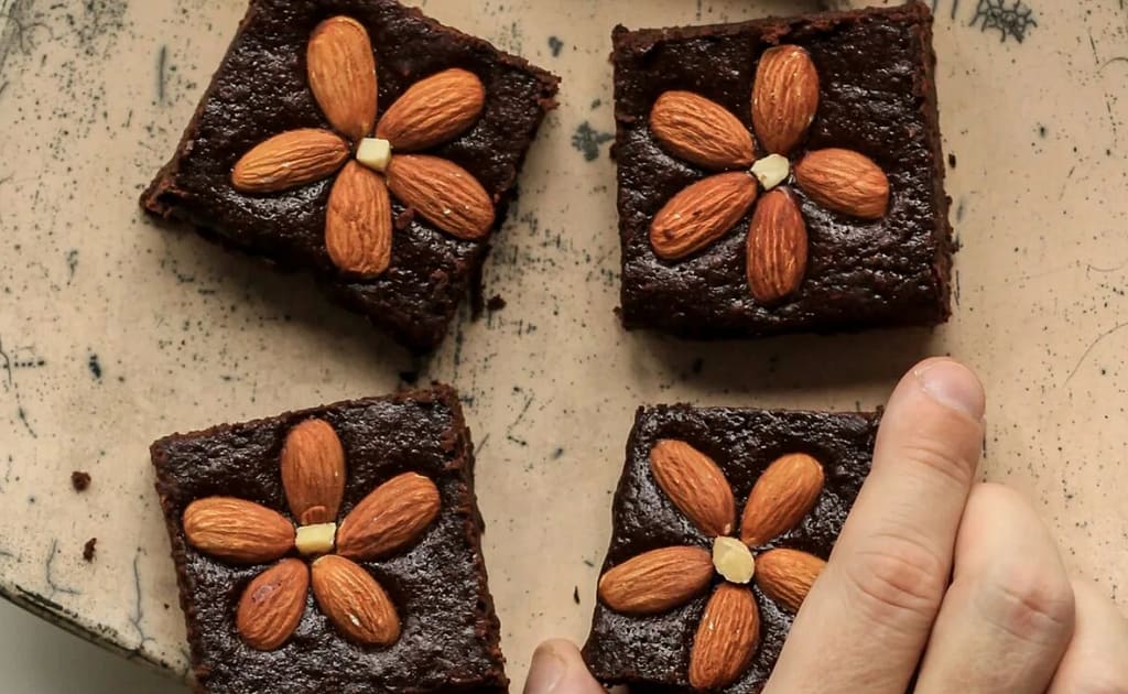 Aprenda a Fazer Brownies Úmidos com Ganache e Amêndoas Torradas Image 42 1024x630