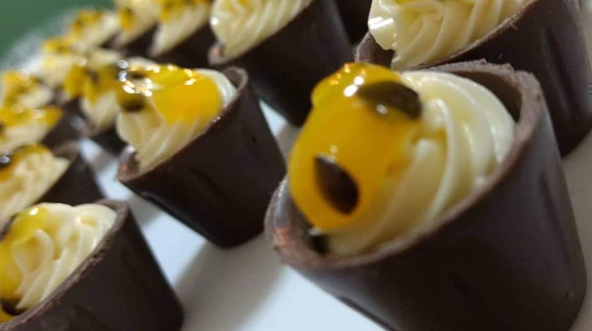Receitas com maracujá Copinho de Chocolate com Mousse de Maracujá