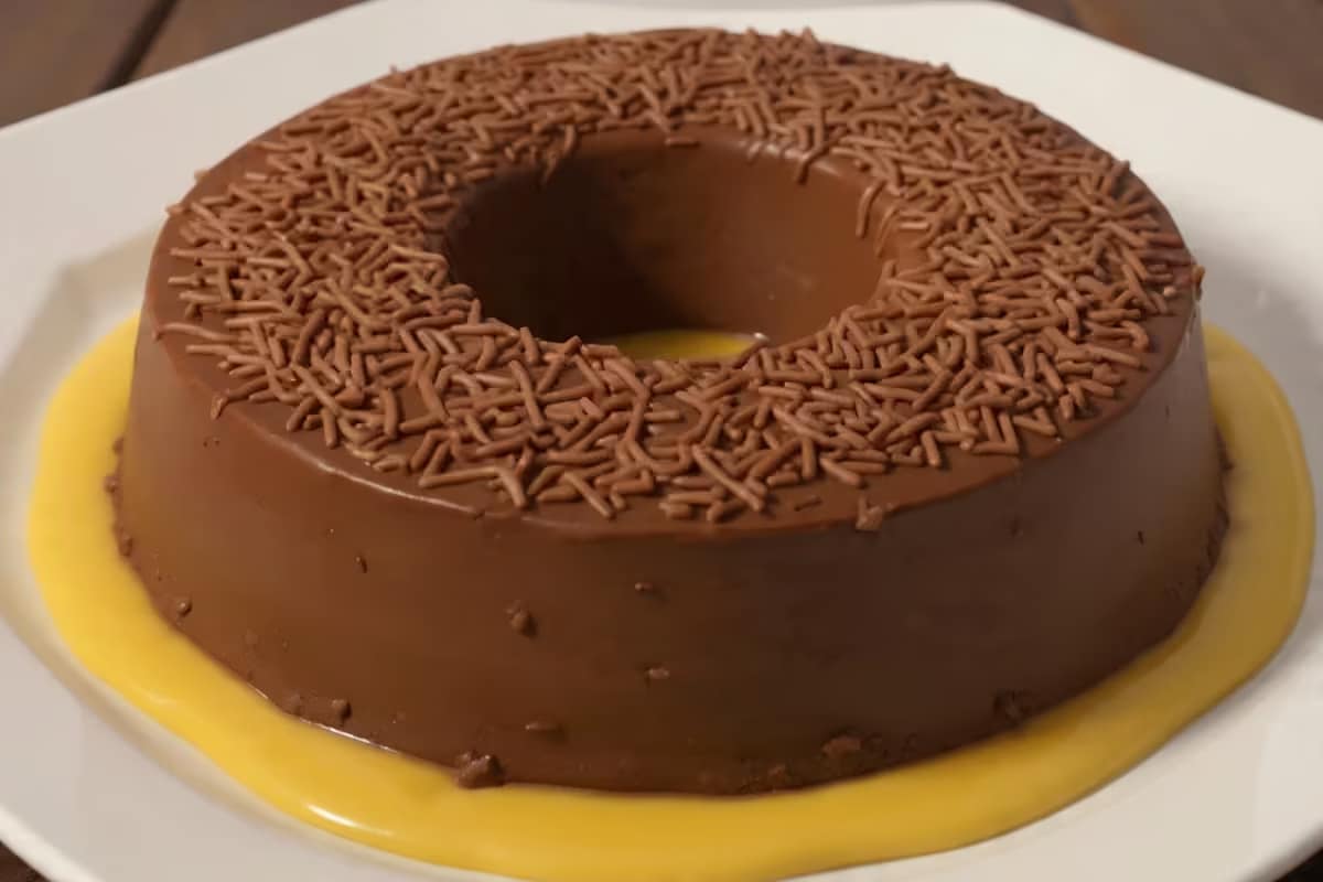 Pudim de brigadeiro com calda de caramelo Pudim De Brigadeiro Com Calda De Caramelo Receitinhas Caseiras Receitas Faceis Rapidas E Caseiras