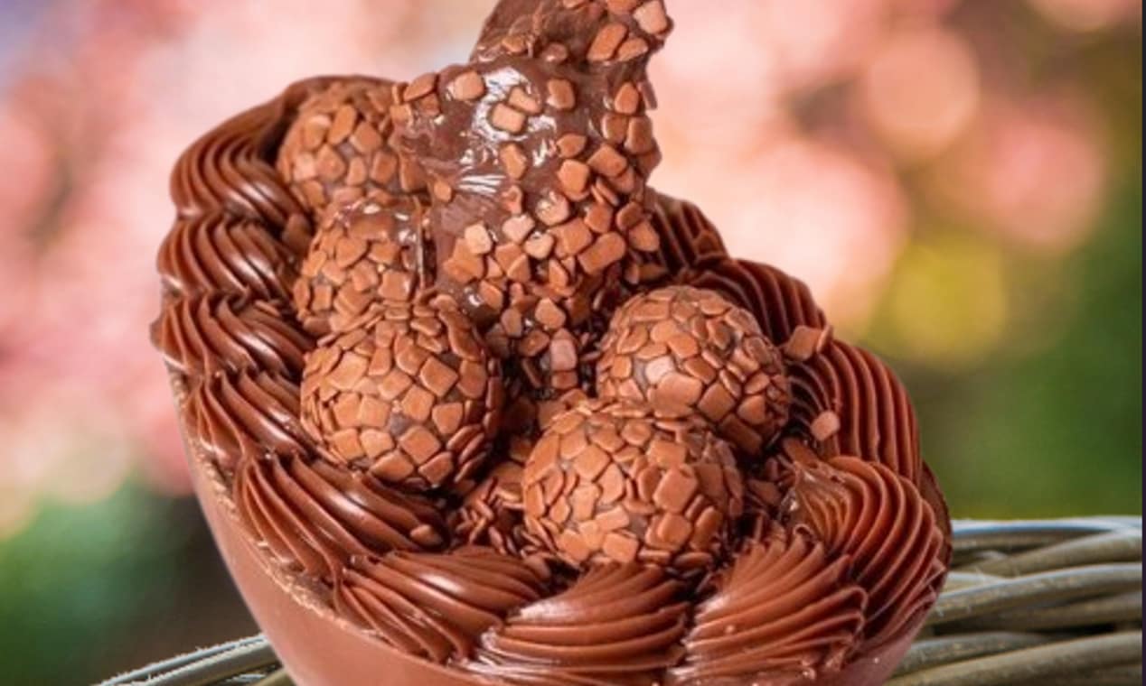 Receitas Deliciosas com Morangos Ovos de Páscoa de Colher