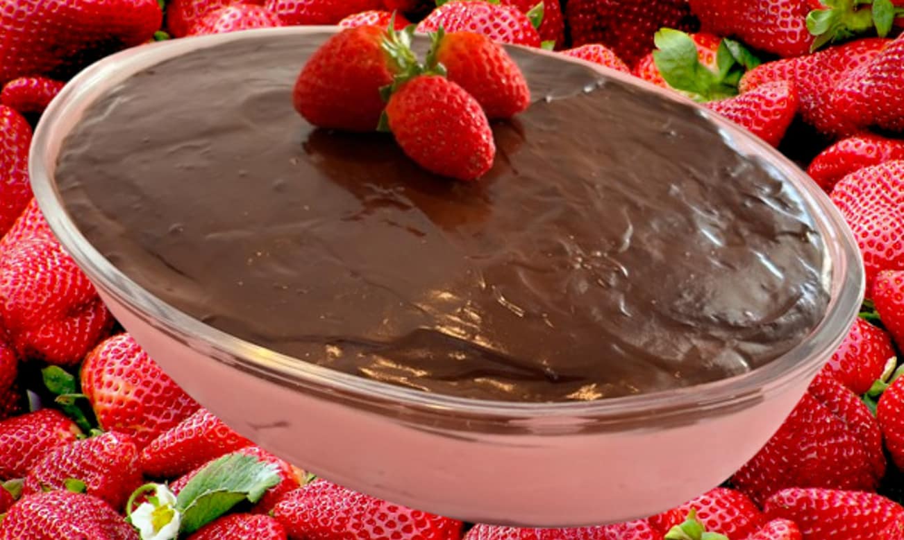 Receitas Deliciosas com Morangos Sensação na travessa