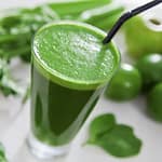 Suco detox de couve limão e pepino Suco detox de couve limão e pepino
