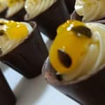 Delícia em Dobro: Copinho de Chocolate com Mousse de Maracujá Copinho de Chocolate com Mousse de Maracujá