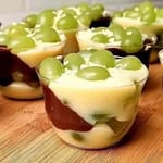 Bombom de Uva e Chocolate: Uma Delícia Irresistível para Surpreender FB IMG 1707323133259