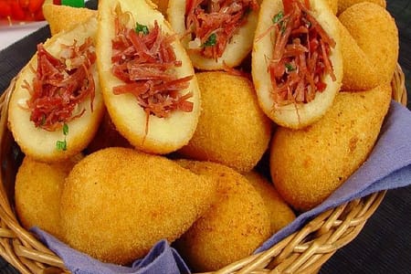 Coxinha De Mandioca Com Carne Seca