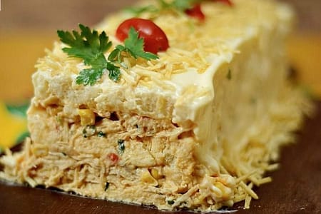 Bolo salgado de frango mais prático do mundo simples e bem fácil de fazer Bolo salgado de frango