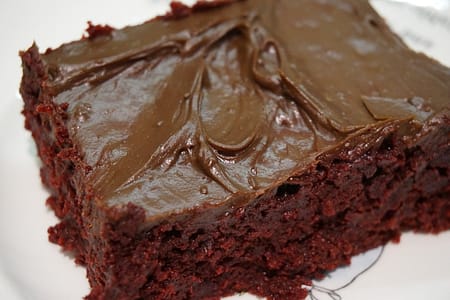 Bolo de chocolate com ganache: uma receita irresistível para os amantes de chocolate Bolo de chocolate com ganache