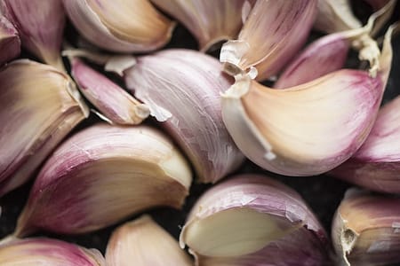 Descubra o Segredo das Cascas de Alho: Uma Fonte Surpreendente de Utilidade e Sabor! Cascas de Alho