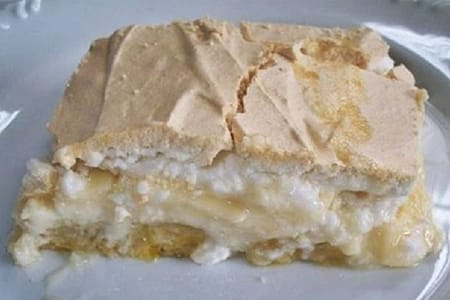 Torta de Banana com Creme e Suspiro: Uma Doce Sinfonia de Sabores! Torta de Banana com Creme e Suspiro