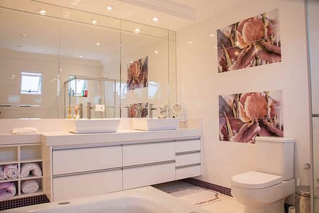 Achadinhos para o Banheiro: Transforme Seu Espaço com Estilo e Praticidade Como lavar o banheiro rapidamente