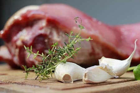 Como temperar pernil