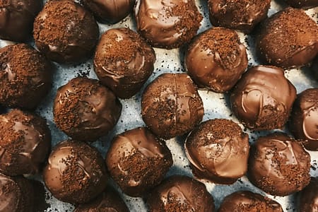 Receita de Trufas de Chocolate Artesanais com Sabores Irresistíveis chocolate balls