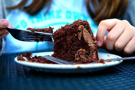 Bolo de Chocolate Fofinho: O Segredo Irresistível para um Café da Tarde Perfeito Bolo de Chocolate Fofinho