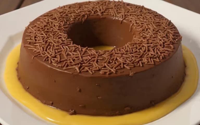 Pudim de brigadeiro com calda de caramelo Pudim De Brigadeiro Com Calda De Caramelo Receitinhas Caseiras Receitas Faceis Rapidas E Caseiras