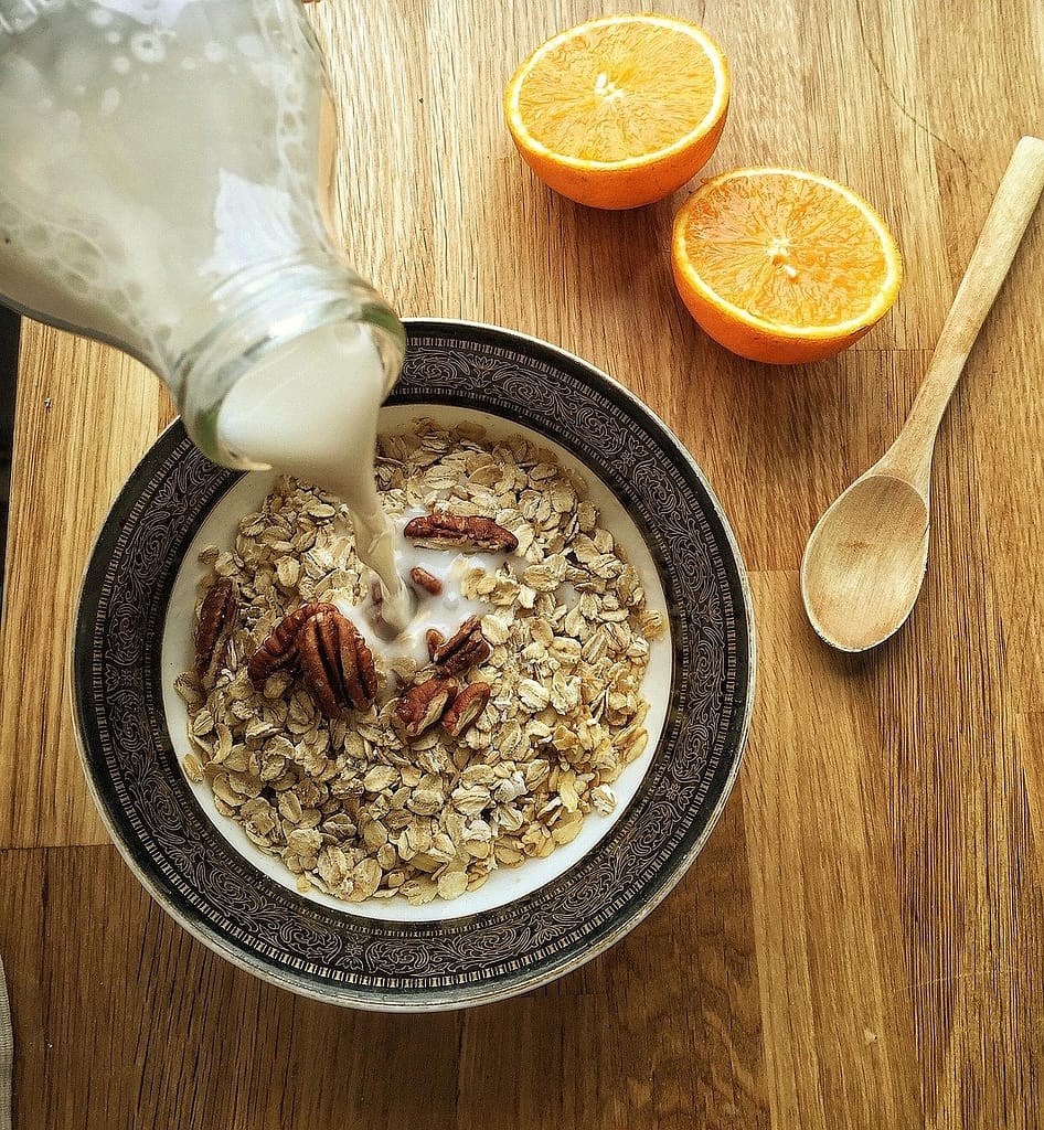 Aveia Adormecida (Overnight Oats): Um Café da Manhã Prático, Saudável e Delicioso! Aveia Adormecida (Overnight Oats): Um Café da Manhã Prático, Saudável e Delicioso!